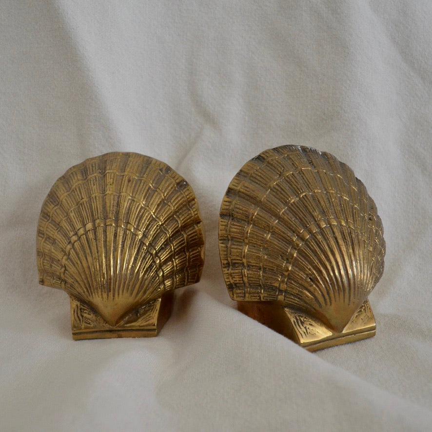 LEONARD SILVER MFG. CO. SET OF BRASS CLAM SHELL BOOKENDS 5 1/2